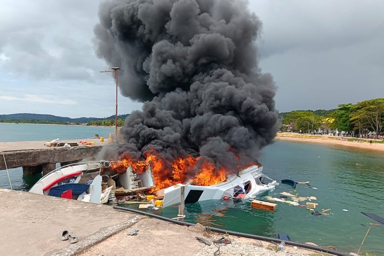 TERBAKAR: Speedboat Cagub Benny Laos terbakar pada Sabtu (12/10/2024)